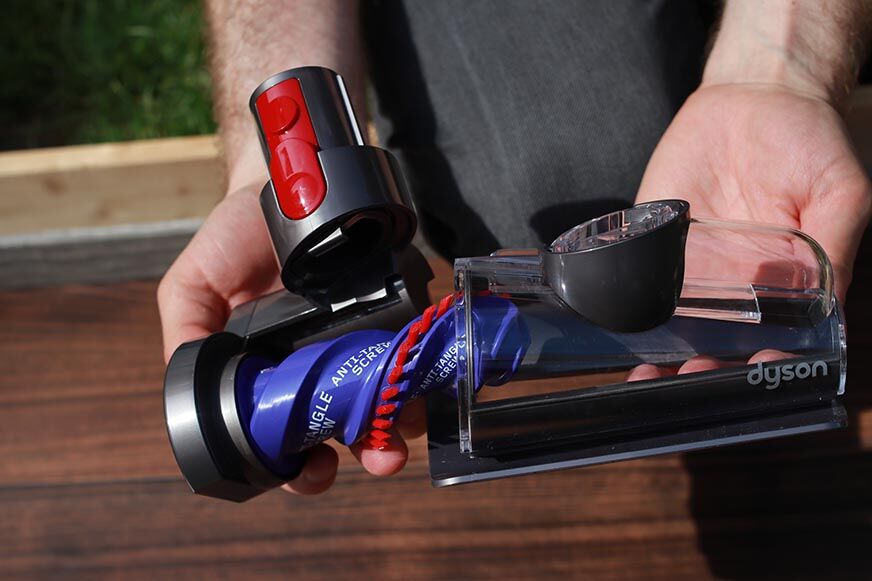 Mini Elektrobürste auseinanderbauen